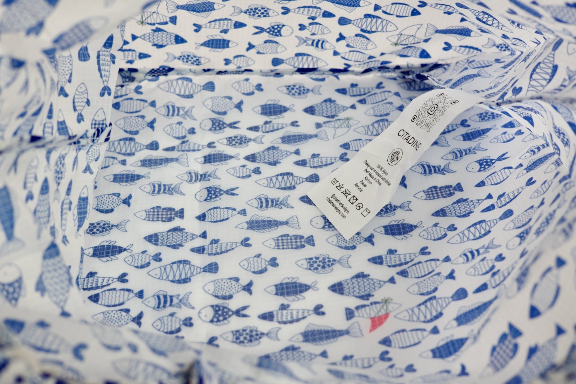 Medium Lei Bag Shark Fin Fish | Ocean Inspired Print | Citadine